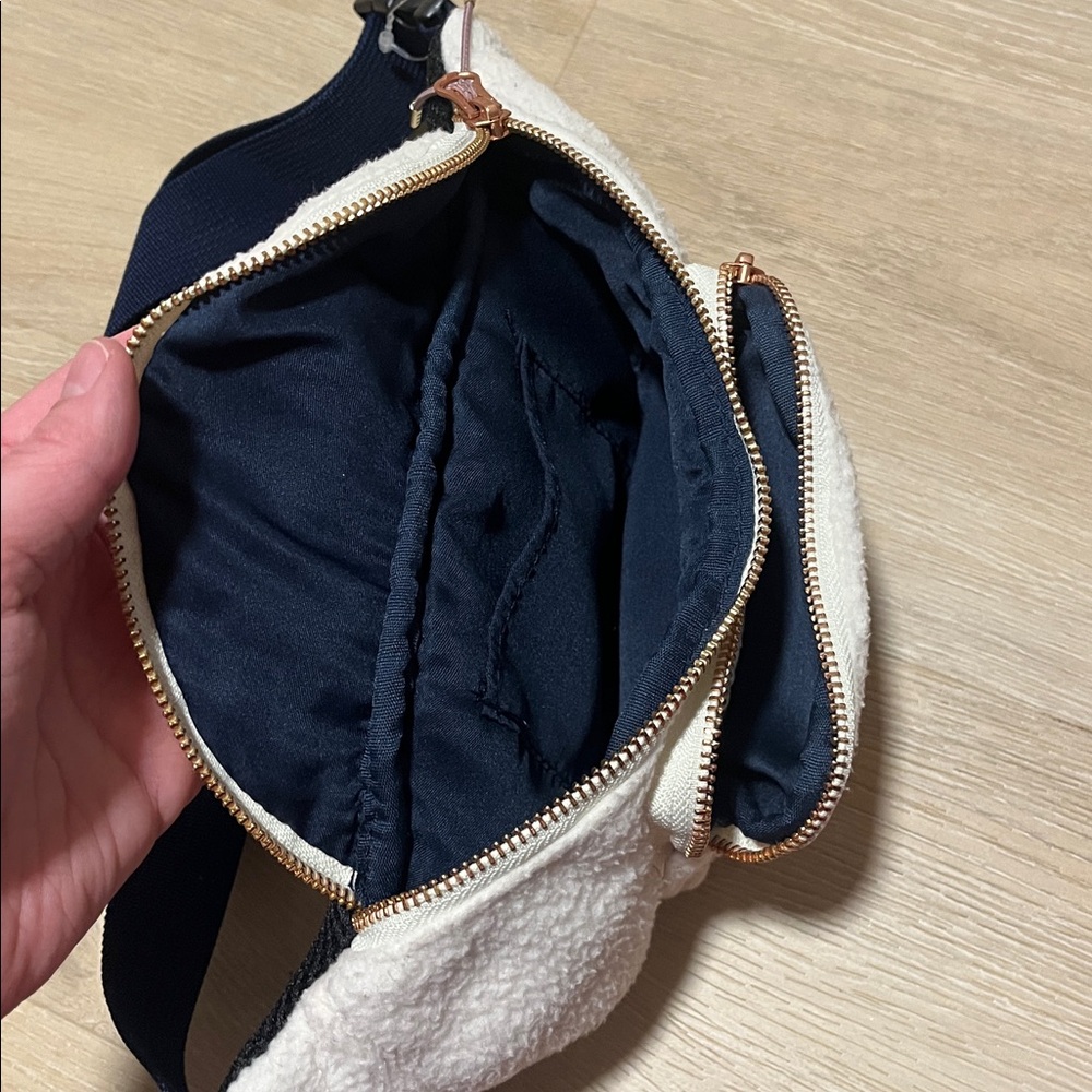 Kari Traa Fanny Pack Sherpa White Fleece Waist Bag with Navy Strap - Picture 6 of 6